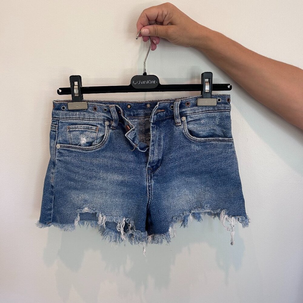 Blank NYC blue jean shorts, size 27